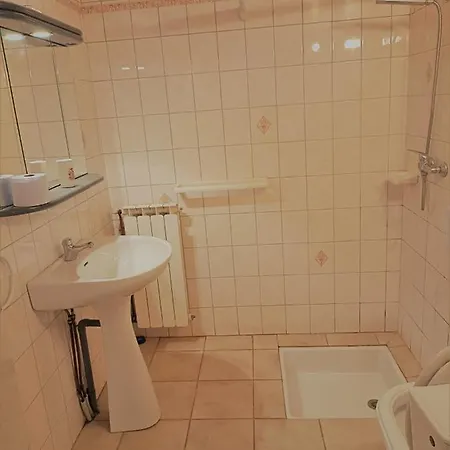 Domaine Les Tourtines 28 Personnes Avec Piscines Privees *