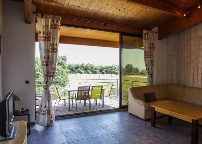 Domaine Les Tourtines 28 Personnes Avec Piscines Privees *