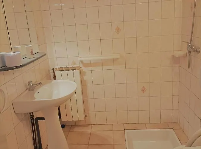 Domaine Les Tourtines 28 Personnes Avec Piscines Privees *